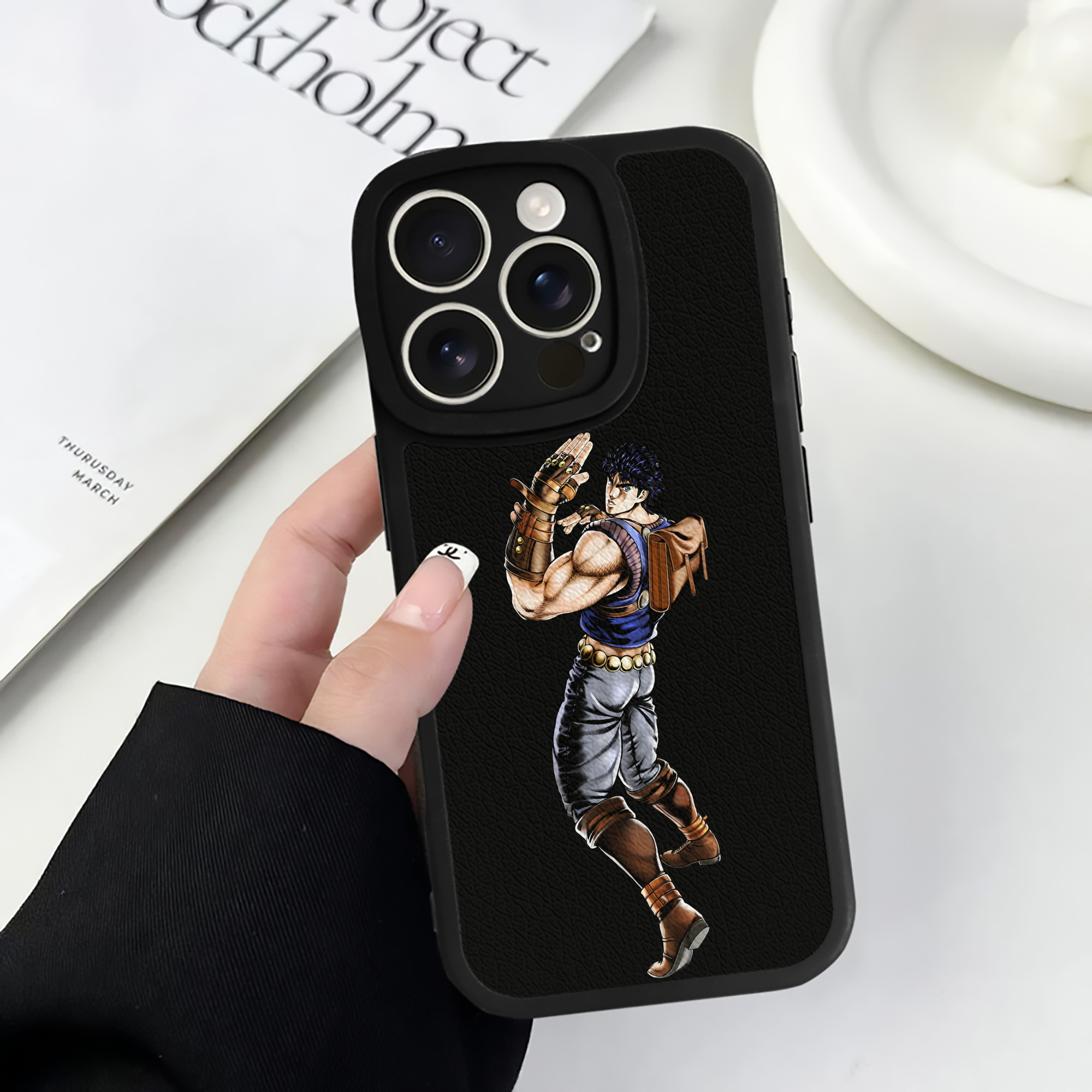 （画像用） ジョジョの奇妙な冒険 /ジョナサン?ジョースター JoJo's Bizarre Adventure Jonathan Joestar 【iPhone 16シリーズ対応】シリコンスマホケース（レザー調） 材質：シリコン